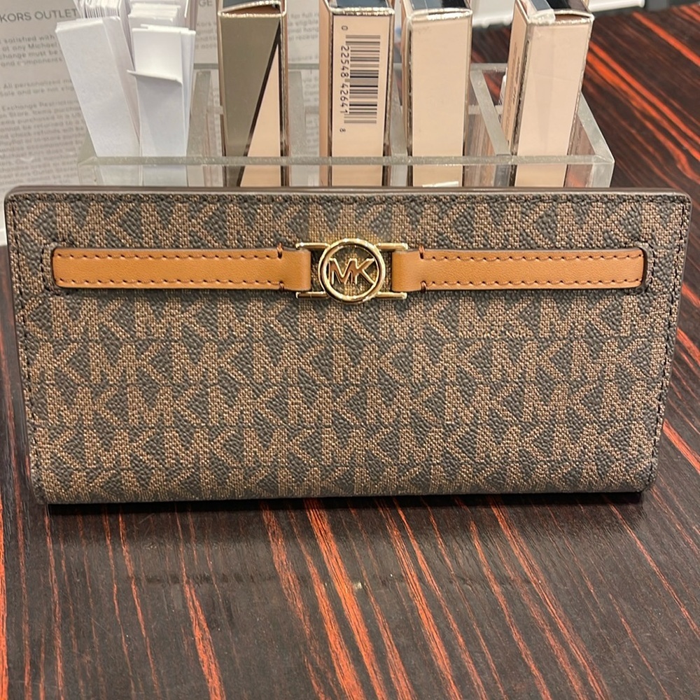 Michael Kors Reed Large Bifold Signature Snap Wallet Card Case 
Brown 
NWT